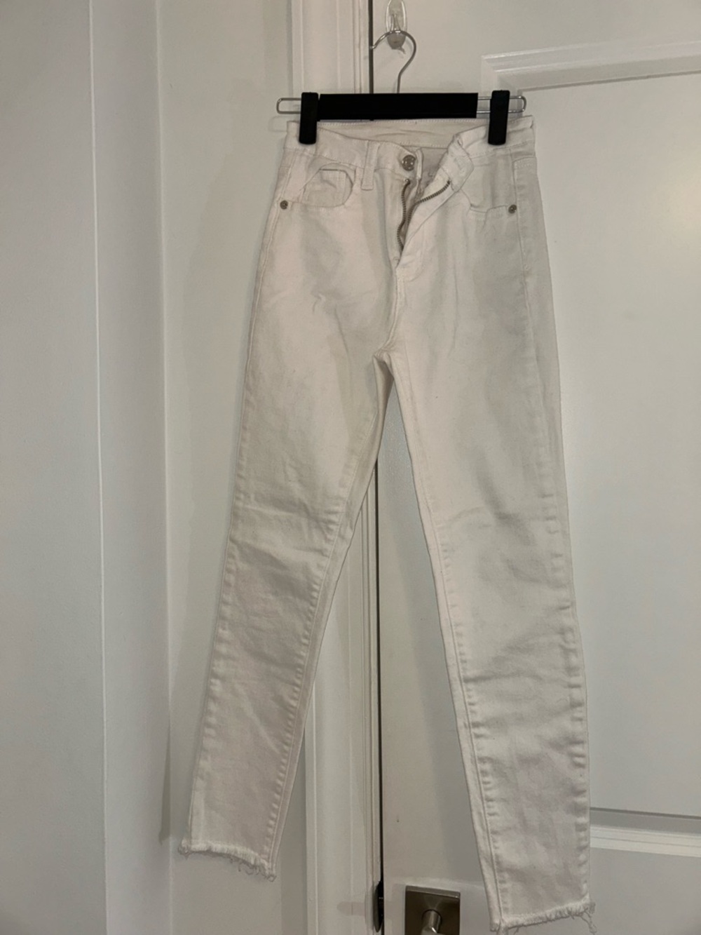 White skinny jeans